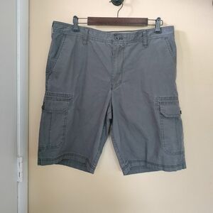 Izod Classic Gray Cotton Cargo Shorts 36W Travel Weekend Casual Vacation